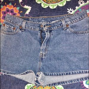 Vintage LEVI’s (mom shorts)